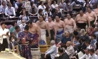 大相撲で“クセつよ”タレントが映り込む珍事 「壱山本w」「油谷さんw」ネット騒然