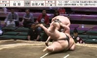 130キロ差の“現役最重量”力士を豪快に投げた！ 「ニヤリ」止まらぬ“会心”の笑み 幕下の快勝劇にどよめきと喝采