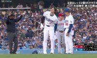 球場大ブーイング！大谷翔平、牽制球直撃アクシデントで“予想外リアクション”　「痛いに決まってる」ファン激怒も紳士的対応が話題に