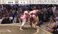 「腕の筋肉すごい」宇良、全勝死守の取組でファン驚愕の瞬間 御嶽海を受け止め勝負が決する直前の一コマ