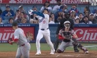 衝撃の大爆音！大谷翔平、変態パワー弾で“異変”が起きた！？ あれが入るのか… 打った瞬間の観客のリアクションがヤバすぎる「あの飛び方w」「ファウルにならない？」