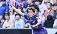 「これは褒めるしかないw」J1広島新戦力の“ハットトリック完成”FKに驚き広がる！「左足　頭　右足」「やばい!!!」などの声