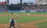 おい！走ったぞ！大丈夫かよ…！？ 大谷翔平、いくらなんでもヤバすぎる　ボールを当てられたのに全力スタート→盗塁を決める瞬間「体強すぎだろw」「盗塁王目指して」