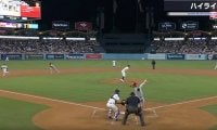 ドジャースが大ピンチ…！アイツやってんぞ！ 中継カメラがとらえたヤバすぎる瞬間　一体、何が…？ 怪物デラクルーズの“異次元スピード”がよく分かるシーン