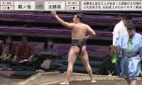 足がピンと美しく伸びた姿に「四股選手権あるなら優勝だわ」うっとりするほどキレイな取組前ルーティンを披露する20歳力士