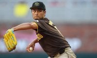 ダルビッシュ有、日米通算200勝達成　野茂英雄、黒田博樹に続く3人目の快挙　自身25イニング無失点継続の圧巻投球で勝利飾る
