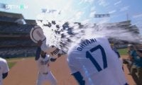 えっ、俺も！？大谷翔平、劇的サヨナラ打 ヒーローへの大量「氷水シャワー」で“もらい事故”した選手がびっくり