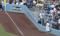 まるで忍者！大谷翔平の“驚速ファウル”をボールパーソン“間一髪”回避　「避け方すごい」珍事に反響