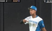 球場騒然！もはやイチローレベル？日本ハム・万波中正の“ノーバウンド”超爆肩レーザービームがヤバすぎる　二塁走者が無念の本塁憤死を遂げた瞬間「ミットの音まで気持ちいい」「今年もGGいけそう！」