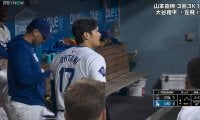 走りたくてしかたない？大谷翔平、まさかの飛び出しで球場騒然の“大逃走劇”「なにやってんねん」「あらあｗ」