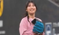 スカートで大胆投球「やっぱりかわいい」　元エースチアが台湾席巻…快投にファン注目