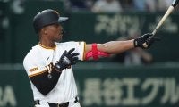 止まらぬ14試合連続安打「神助っ人」　巨人に現れた“救世主”に興奮「来てくれてありがとう」