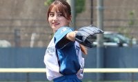 人気急上昇グラドルがミニスカで可憐な始球式　ワンバンも「この場所で投げられて満足」