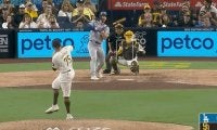 「“藤川球児”状態だね」 元阪神のパドレス・スアレスが豪速球ストレート3連発！ 解説者が思わずドン引きした奪三振ショー