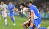 パリ五輪・U23サッカー日本代表の「大量の青いゴミ袋で現地ファンまで応援巻き込み大作戦」がナントにも上陸！ 場内一角を青に染め上げ、迫力のウエーブも見せた