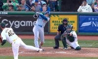 衝撃のスピード！ 大谷翔平、グラブを弾く火の玉ヒット！ 打球速度166キロでセカンド強襲　リーグ1位に迫る今季129安打目