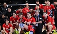バレー男子にもう一人の日本代表、藤井直伸さんと戦い抜いた激闘のイタリア戦　最後は涙こらえ“全員”で笑顔の集合写真【パリ五輪2024】