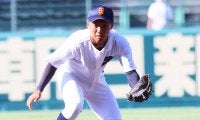 夏の甲子園で見つけた逸材！ 宮崎商の遊撃手・中村奈一輝の遠投に浅尾拓也の姿がダブって見えた