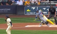 ドジャース・ベッツが復帰初打席で“大ハッスル” 内角攻めにヒヤリ→気合い入りまくりでまさかの事態に「ぶん回したw」