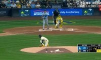 大谷翔平の特大アーチで相手ピッチャーに“異変”…打った瞬間 “確信ガックリ”の一部始終「打球見てないw」「完璧だったからなぁ」