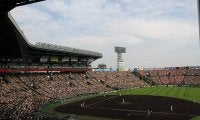 甲子園にアクシデント　タッチアップ“やめた”走者が負傷…立ち上がれず担架でベンチ裏へ