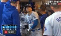 大谷翔平、ホームランで“新しい儀式”？ ベンチで見せたパフォーマンスが話題に「テンション高っ！」