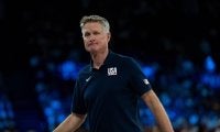 パリ五輪を金メダルで終えたスティーブ・カーHCがアメリカ代表の指揮官を退任へ