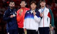 五輪金メダリストのまさかの行動が＂じわる＂と話題沸騰「好きすぎる」「どうして、そこに？」