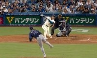 それで入るの…！？ 大谷翔平、衝撃の41号アーチは「ほぼ膝ついてる」 泳がされながらのスタンドインに球場騒然