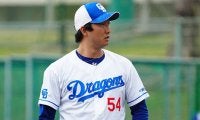 中日・藤嶋健人が緊急降板、背中にライナー直撃　苦痛に顔を歪めてベンチへ下がった