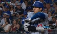 「デコピンと一緒にぴょん」大谷翔平が見せた“神回避”！？足元への危険球を紙一重で避けた瞬間ムーブ