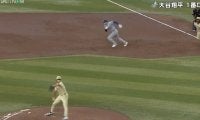 球場騒然… 大谷翔平が「やりすぎ」 相手捕手が混乱… 死球直撃で出塁→あっさり盗塁で「意表突きすぎ」
