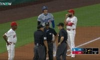 何やってんだ？ 大谷翔平の“再会シーン”が「なんか泣ける」 エンゼルス元同僚とのじゃれあいが「めっちゃ嬉しそう」 