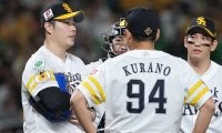 鷹に衝撃、守護神・松本が抹消　右肩痛で緊急降板…ブルペン負傷者続出、5日の公示