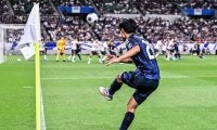 【森保ジャパンがW杯最終予選初戦で得た収穫(2)】課題だったセットプレーで見せた、久保建英のキック精度と前田コーチのデザインの融合……今後は高井幸大の組み込みも