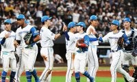 日本ハム・新庄剛志監督3年目の変貌 鶴岡慎也が語るファイターズ快進撃の秘密