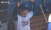 大谷翔平に何が起きた？ 特大アーチ後のベンチで“大暴れ” チームメイトも爆笑…「めっちゃ楽しそう」「テンションw」