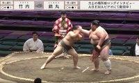 「こわ」「ケンカみたい」かかっておいで…巨漢力士が見せた“隙のない構え”に驚きの声 体重100キロ差対決での珍しい一コマ