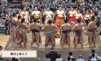 力士本人に“そっくり”な化粧まわしにファン騒然 土俵入りでの思わぬ一コマにざわめき