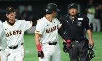 巨人・岡本和真、三振後に球審とにらみ合い口論に　二岡コーチ飛び出す…東京D騒然