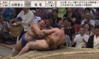 痛みに耐えてよく投げた！ 休場明けの力士が激闘…館内感動の拍手喝采 元若乃花「執念。お客さんはそういうところを見てる」称賛の声