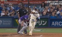 「新しい当たり方や」ワンバウンドで“ほぼ死球”の謎投球… 大谷の同僚主砲の鼻を直撃した珍シーン