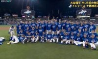 「ショウヘイを探せ！」大谷翔平、初の優勝記念写真で“行方不明”に…控えめすぎる立ち位置にファン困惑「大谷さんらしい」