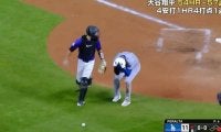 何が起きた？ 大谷翔平に“謎のハプニング”「いきなりどうした？」 爆速ホームイン後に頭を抱える… ネット騒然