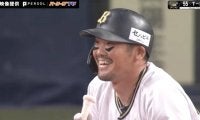 球場騒然のとんでもない打球…！T-岡田が現役ラスト打席で放った“特大ファウル”に衝撃「記憶に残る大飛球」