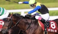 阪神競馬場が感動一色に 日本ダービー馬の5年ぶり重賞制覇