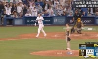 球場騒然！大谷翔平の弾丸アーチで観客“一斉総立ち” 「ポストシーズンでしか出せない」「これが大谷の力」反響相次ぐ