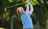 42歳の福田侑子がプロ初優勝へ3打リード／女子下部