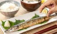 秋の味覚の代表格「さんま」の効果効能とは