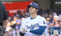 フォアボールだろ！大谷翔平、快音出ず2四球…“微妙判定”に感情露わ 「なかなか打たせてもらえない」異例シーンに注目